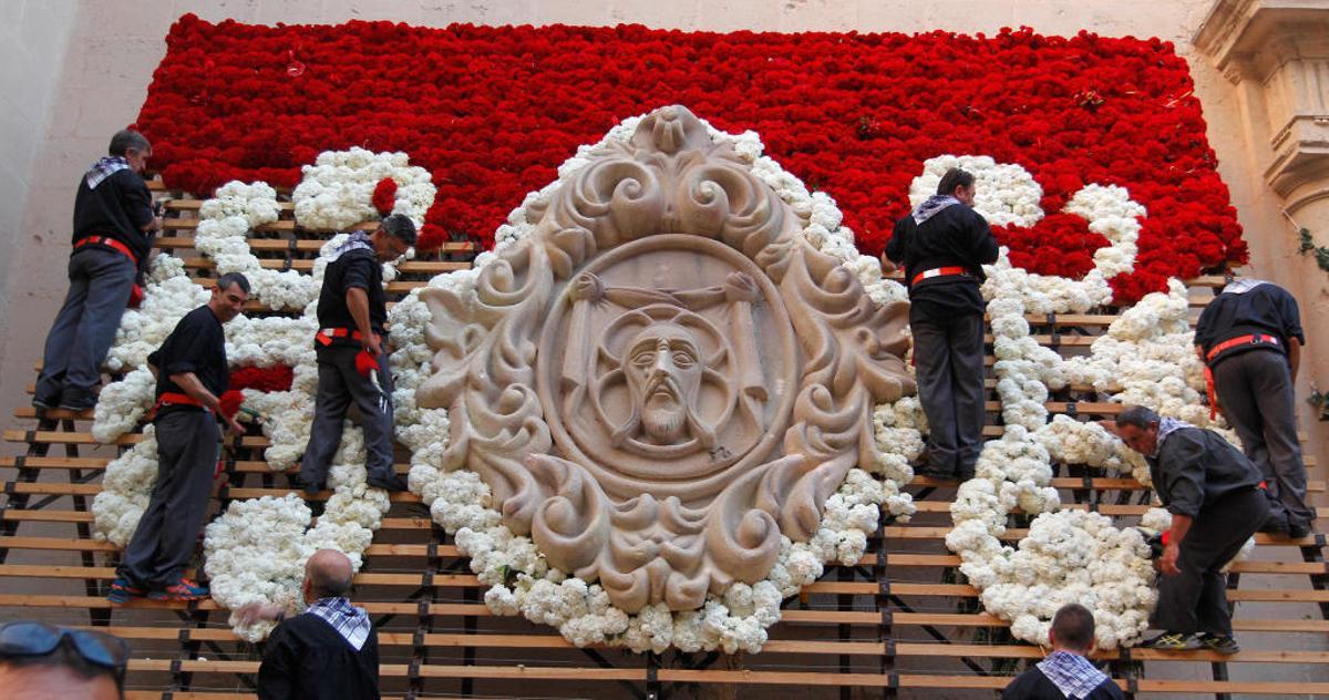 Consulta el horario y el recorrido de los desfiles más importantes de las Hogueras