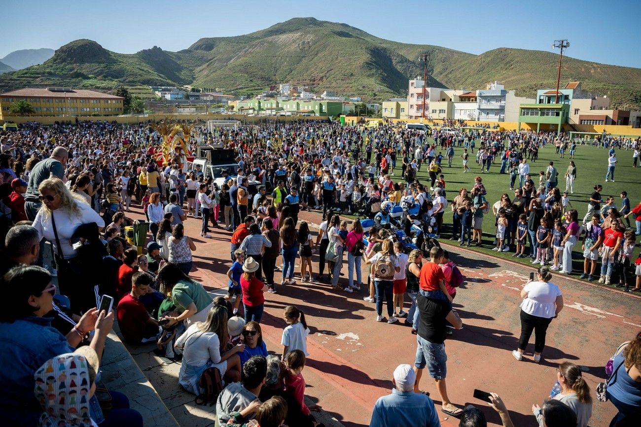 Miles de personas llenan de ilusión el Estadio de Barrial en la llegada de los Reyes Magos