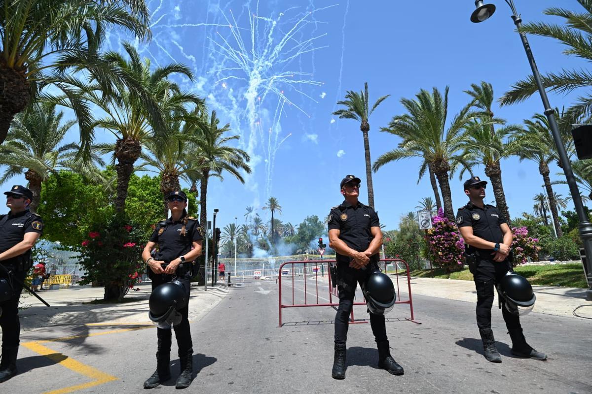 La mascletà de la pirotecnia Tamarit en las Fiestas de Elche, en imágenes