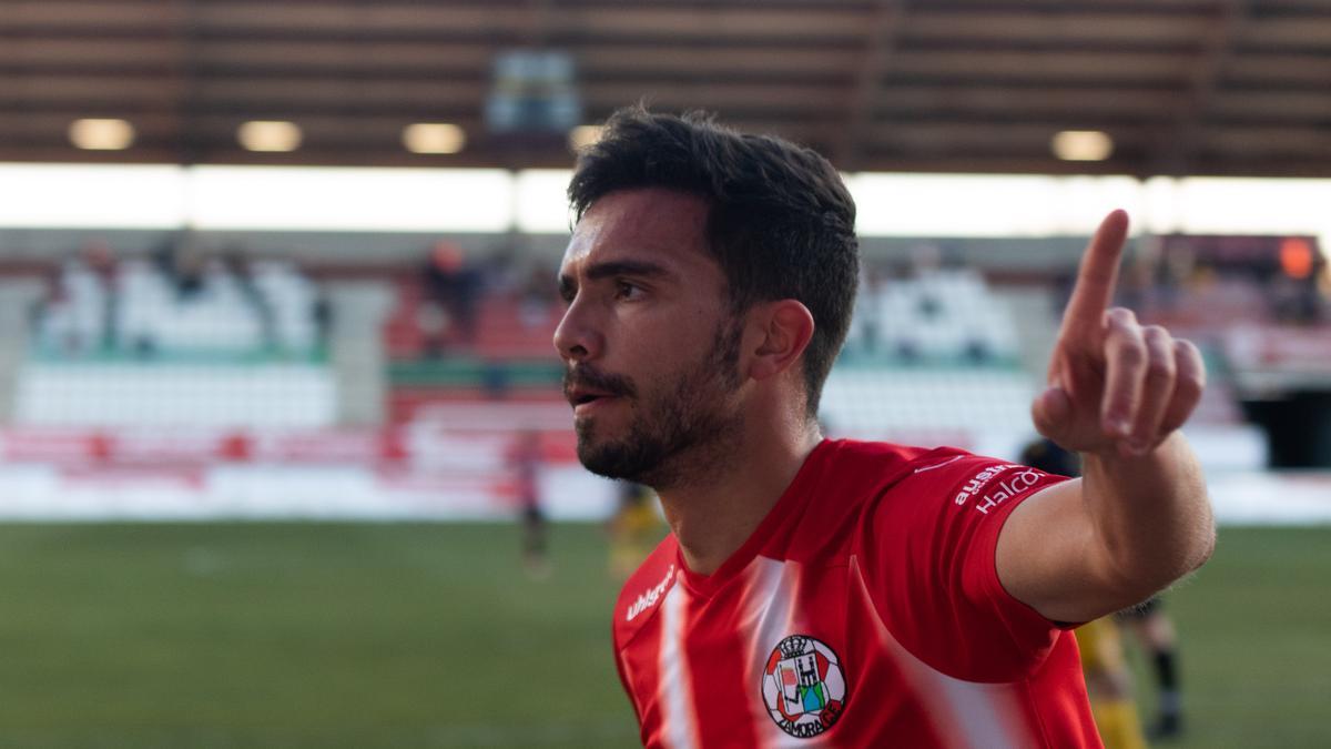 Adri Herrera celebrando con el Zamora Cf la temporada pasada