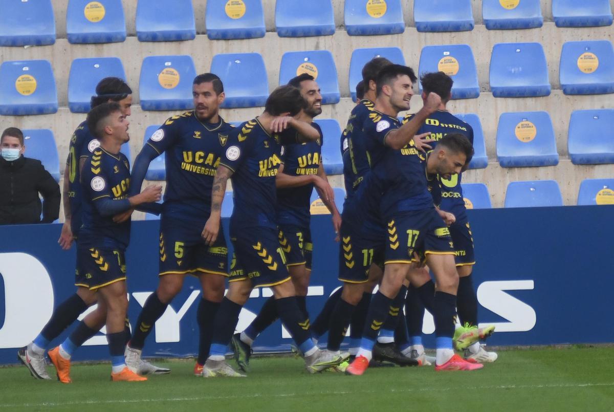 El UCAM Murcia recupera la sonrisa a costa del Algeciras (2-0) El UCAM Murcia recupera la sonrisa a costa del Algeciras (2-0)