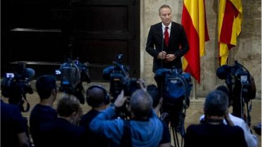 Fabra, ayer, durante su comparecencia en el patio gótico del Palau de la Generalitat.