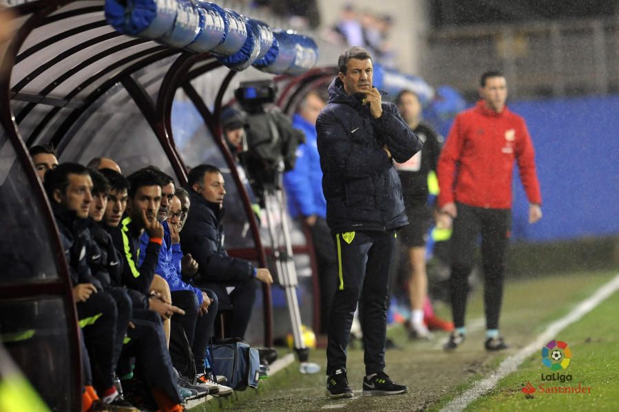 José González debuta en el banquillo del club blanquiazul logrando un empate en Ipurúa en el que el equipo supo competir