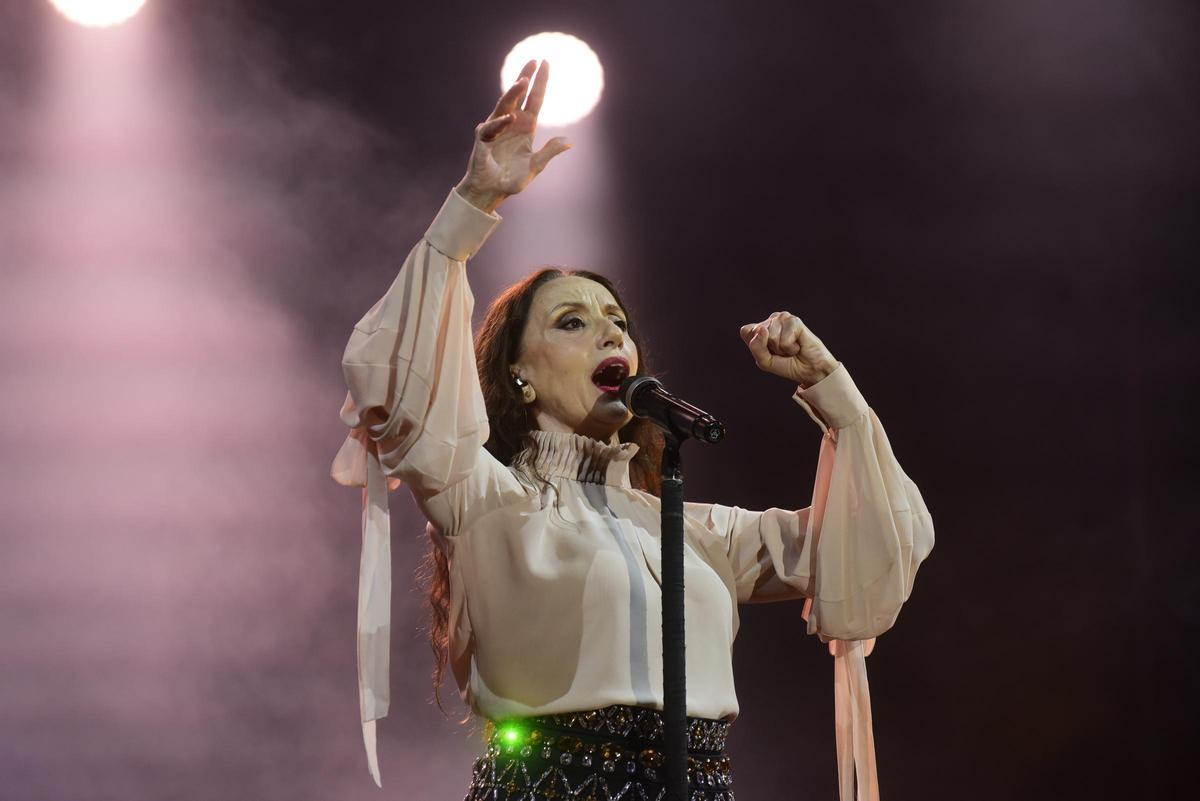 Accidentado concierto de Luz Casal para abrir las fiestas de María Pita en A Coruña