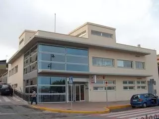 La falta de celador por las noches lastra el servicio del centro de salud de Enguera