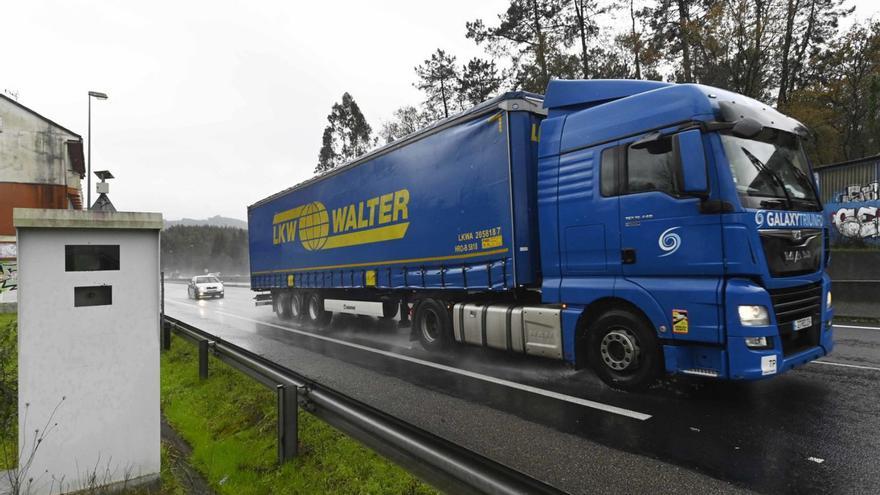 El radar de la AG-55, a su paso por Mos, es de los que más infractores detecta en toda Galicia. | | P. H. G.