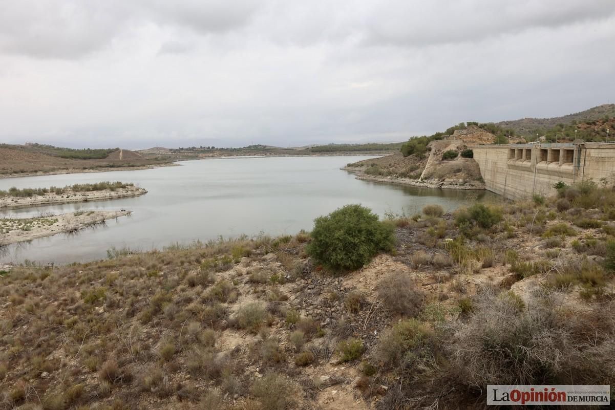 Obras de rehabilitación de la Casa del Agua junto al embalse de Santomera.