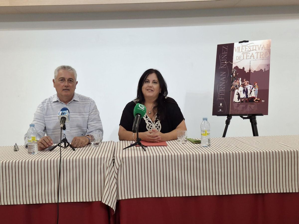 Presentación del festival por parte del alcalde, Alfonso Alcaide, y la concejala María Ángeles Rubio.