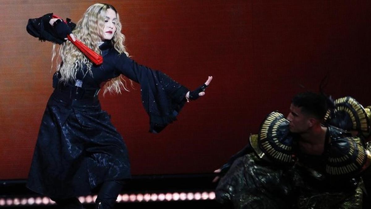 Madonna, durante el concierto del jueves en París.