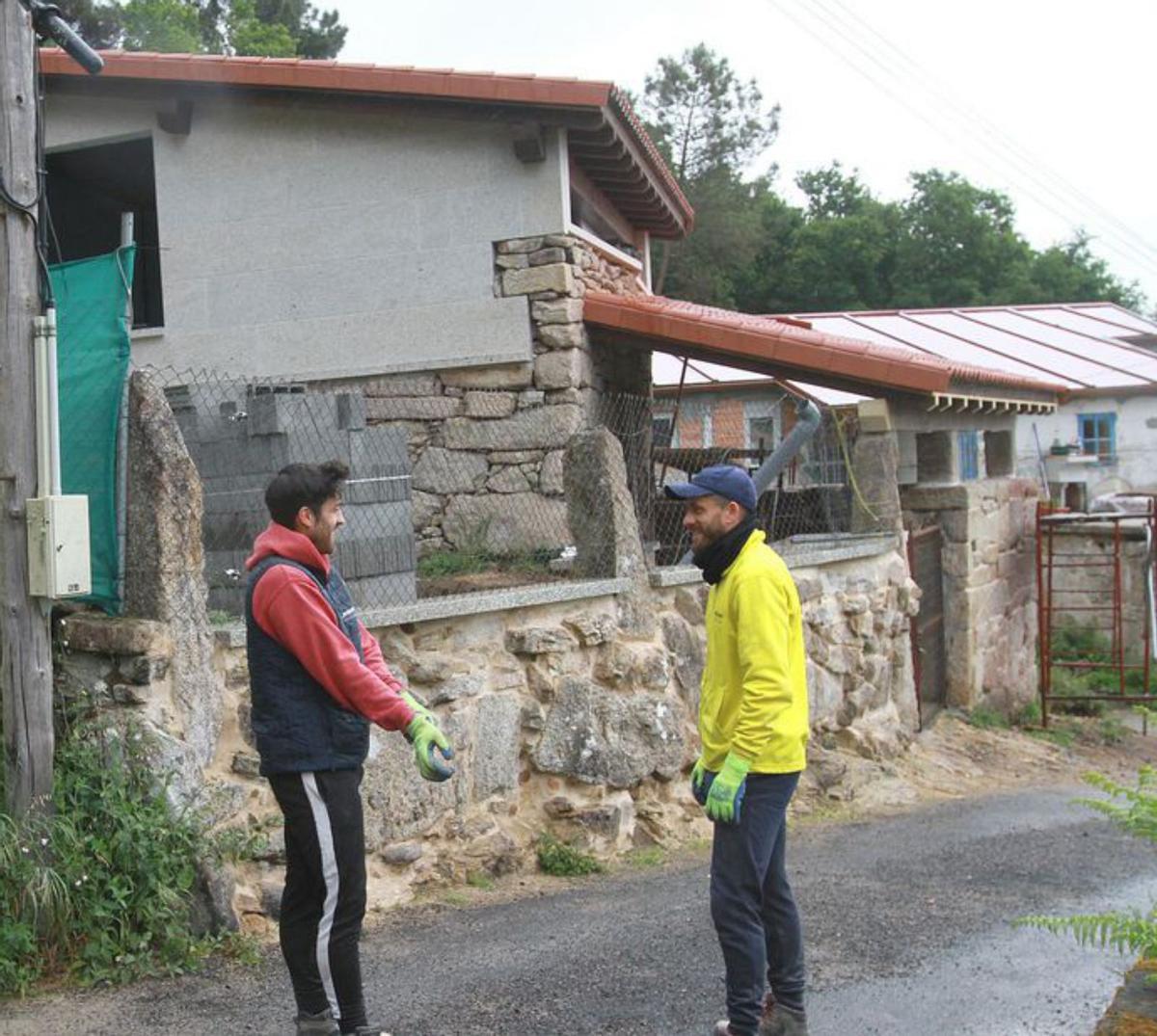 Vista parcial de la futura casa rural que están rehabiltando. |   // IÑAKI OSORIO