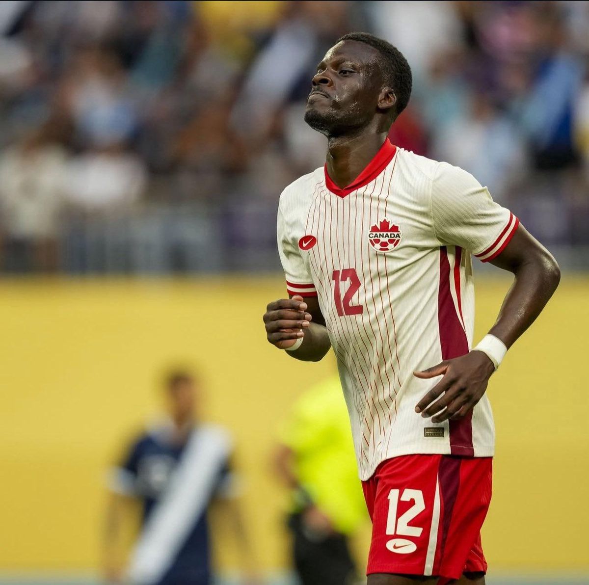 El Villarreal va a fichar a Tani Oluwaseyi, internacional por Canadá.