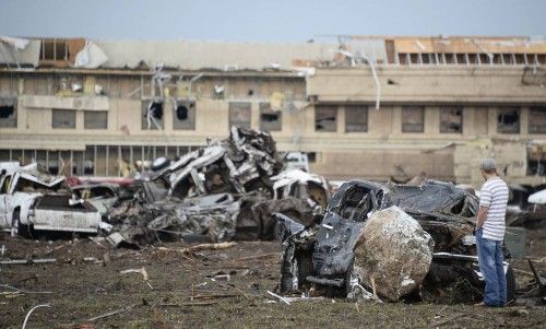 Un gran tornado devasta Oklahoma, en Estados Unidos