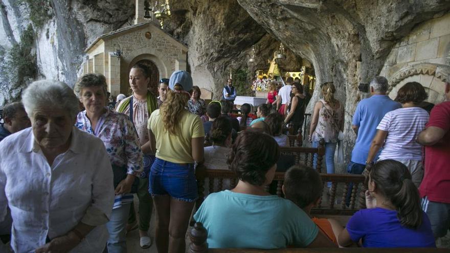 Turistas en Covadonga