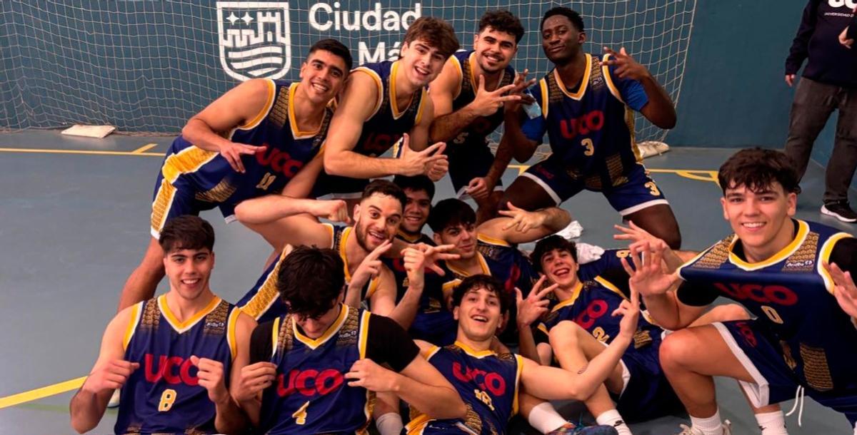 Equipo de baloncesto bronce en el campeonato andaluz.