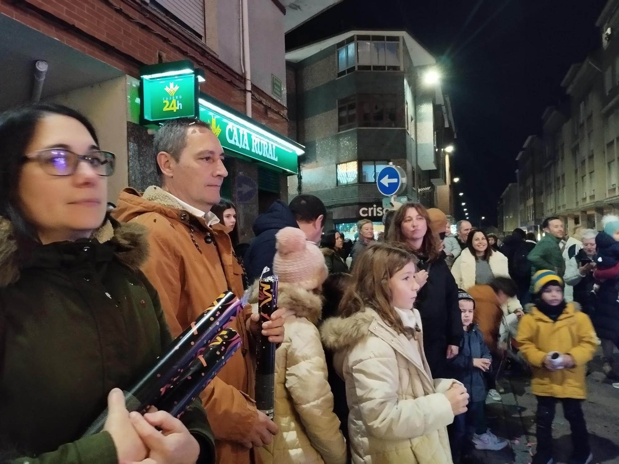 El divertido encendido del alumbrado navideño en Llanera, en imágenes