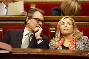 Artur Mas i la vicepresidenta del {Govern}, Joana Ortega, durant el ple del Parlament, aquest dimecres.