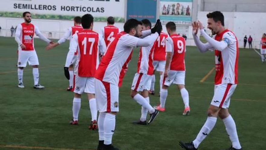 Kevin celebra el primer gol del Benigànim ante Contestano.