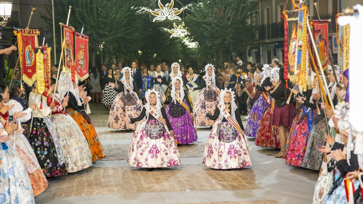 El pasacalles previo al pregón de Chelo Moya.