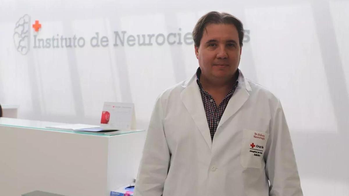 El coordinador del Instituto de Neurociencias del hospital Cruz Roja de Córdoba, Juan José Ochoa. / VÍCTOR CASTRO