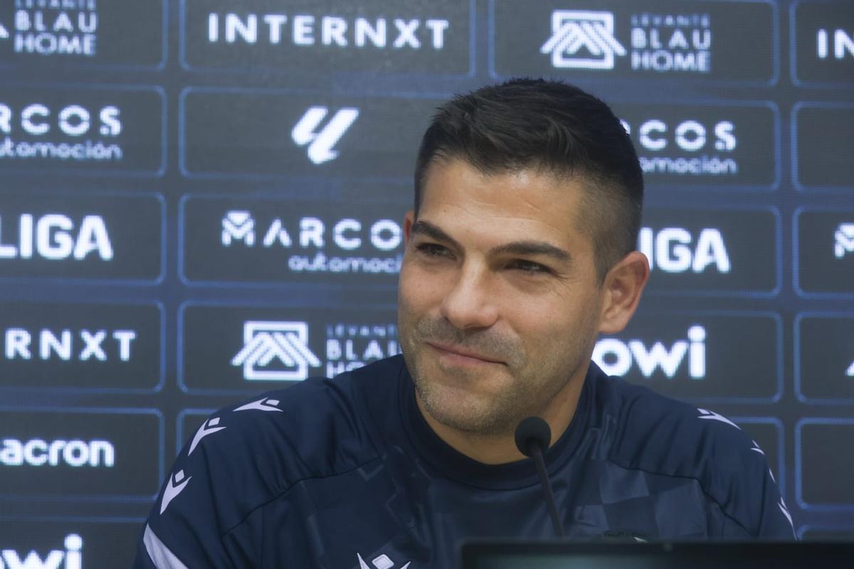 Álvaro del Moral en sala de prensa.