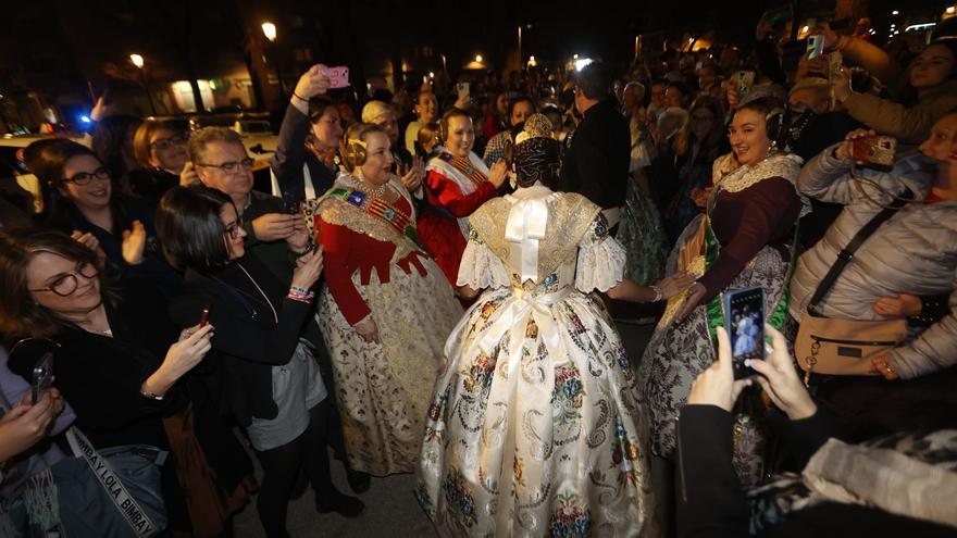 Y el color del traje de la Fallera Mayor es... Madreperla