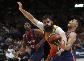 El Baskonia le gana el pulso al Valencia Basket y acaricia la semifinal