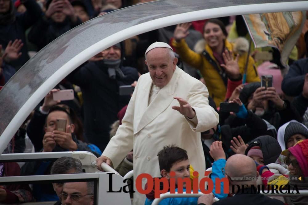 La cofradía de la Vera Cruz entrega el óbolo del J