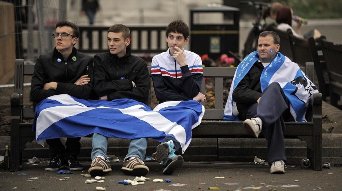 zentauroepp27301765 pro independence supporters are pictured in george square in171007184200