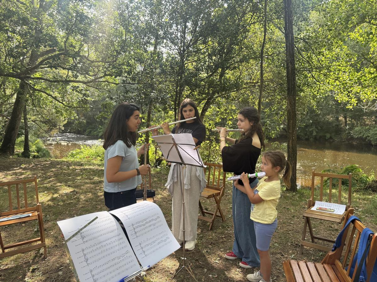 Alumnos del Encuentro Instrumental de la UMPL durante sus clases.