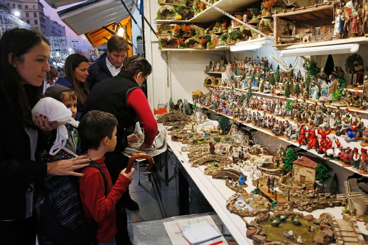 Feria navideña de Santa Llúcia en la Avinguda de la Catedral