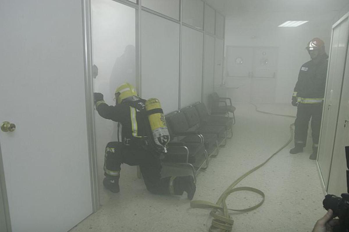 Simulacro de incendio en un edificio de la Xunta. |  // CASTELEIRO