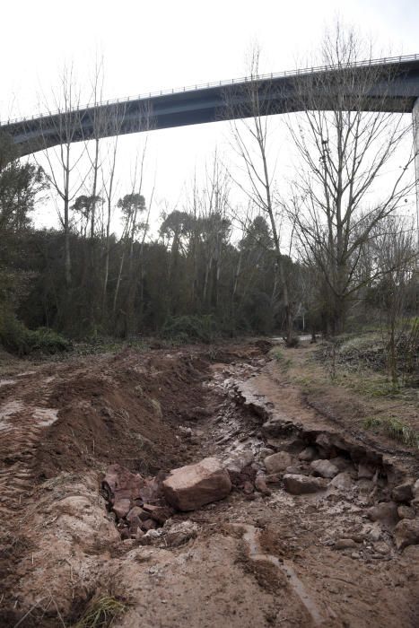 El principal camí del Suanya de Manresa, malmès pel temporal