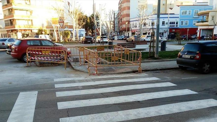 rebajan acerados y bordillos en plaza de extremadura