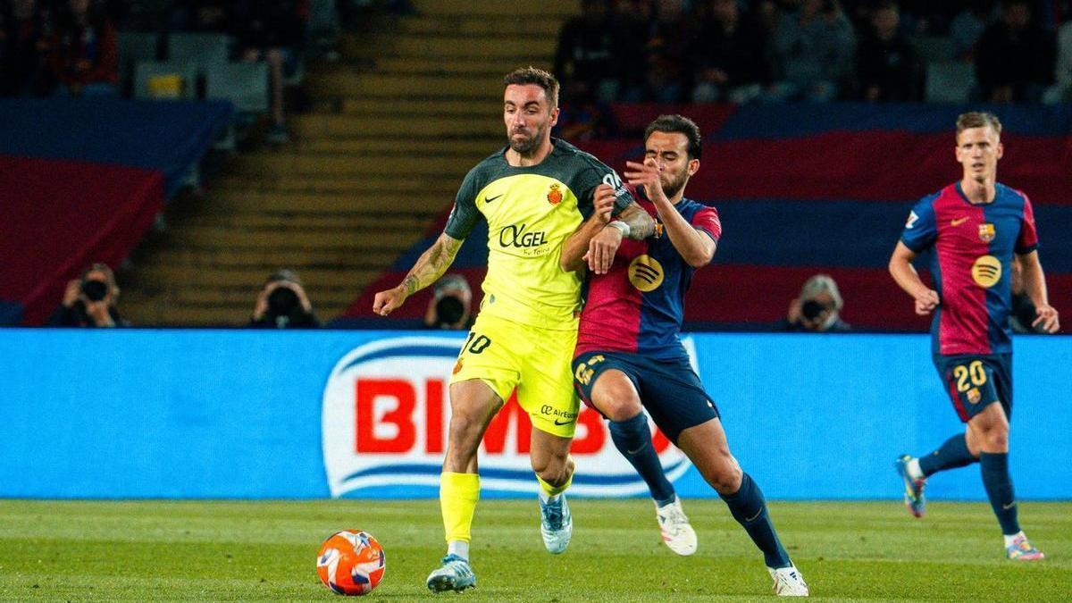 Darder conduce el balón en el pasado partido ante el Barcelona.