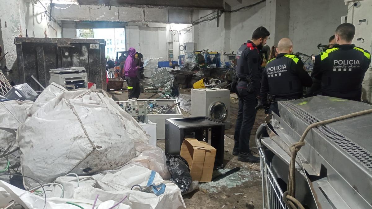 Una actuación policial en una chatarrería de Barcelona en el plan Kanpai de este viernes