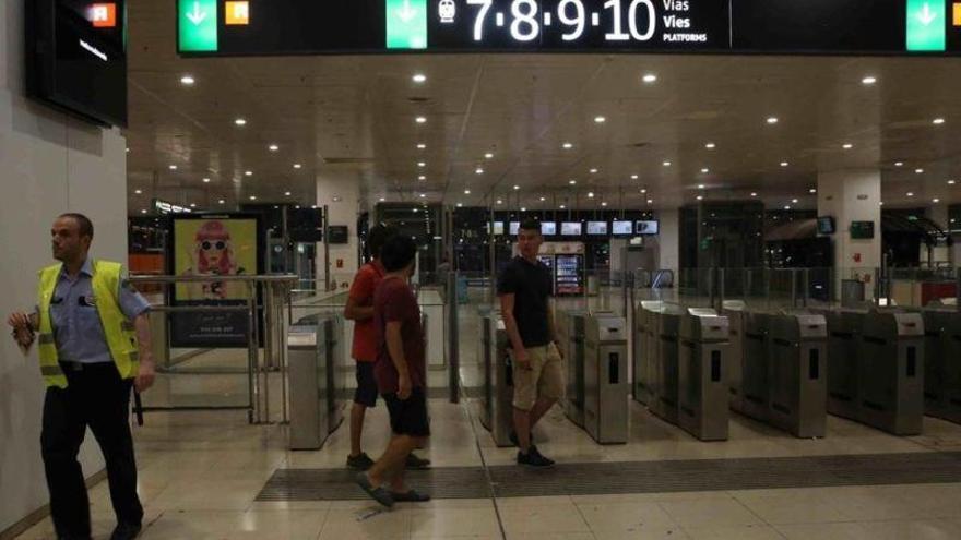 Desalojada la estación de Sants durante una hora por una falsa amenaza de bomba