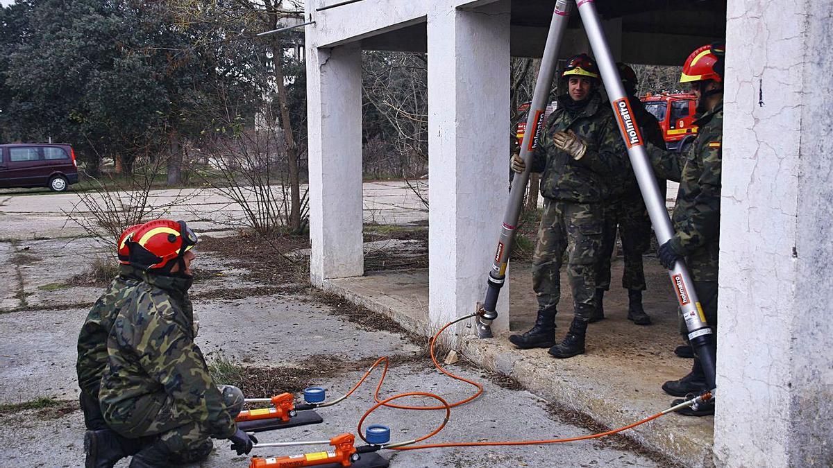 Maniobras del Ejército en Monte la Reina.