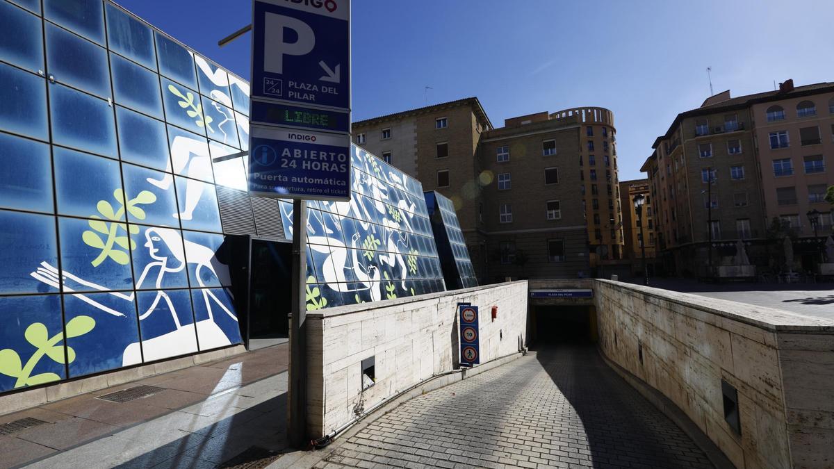 Acceso al parking de la plaza del Pilar de Zaragoza.