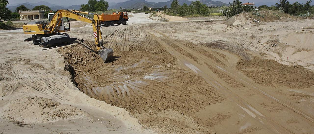 Obras en la rambla de la Gallinera correspondientes 
al plan contra inundaciones, en una imagen de archivo.  
ximo ferri