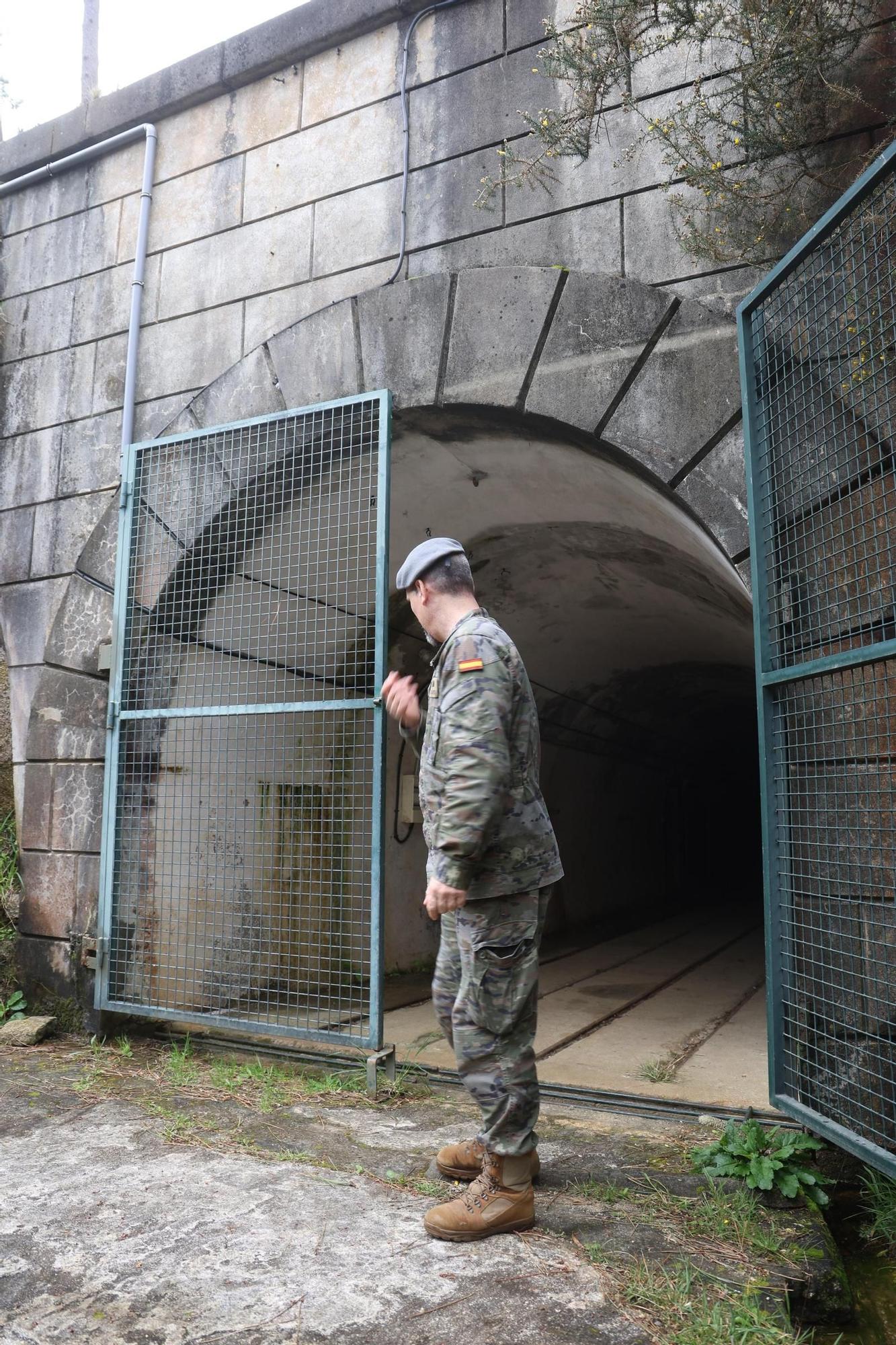 Participantres en las visitas organizadas por Pinchanogrove en la batería militar de Puerto Cuaces.