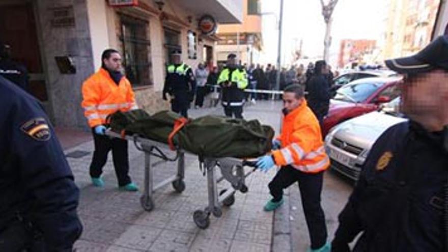 Un vecino de Badajoz mata a su exmujer y se arroja por la ventana