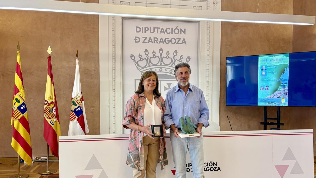 La delegada de cultura de la DPZ, Charo Lazaro, y el alcalde de Villafeliche Agustin Caro.