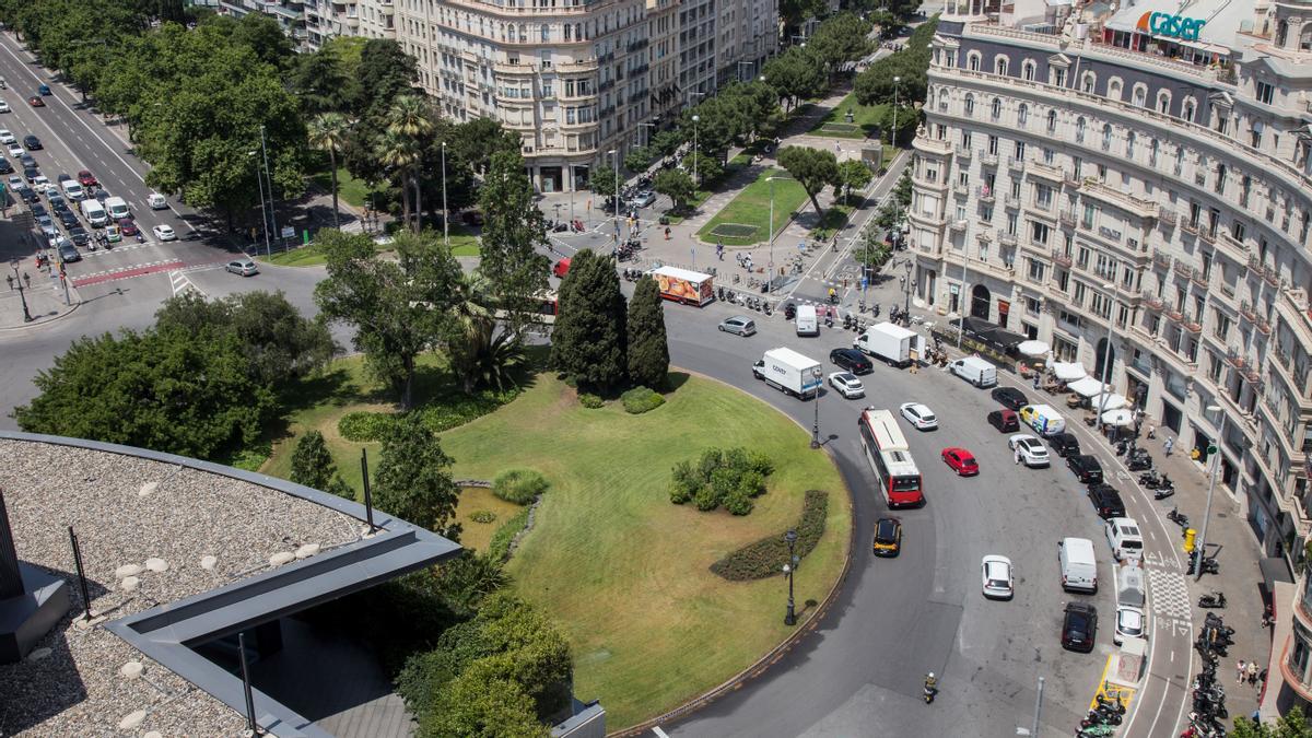 Plaza los Germans Badia. En 1932 era la plaza de de Niceto Alcalà Zamora y a partir de 1939, la de Calvo Sotelo, pero entre medio fue dedicada a una pareja de hermanos tan turbia como Miquel y Josep Badia.