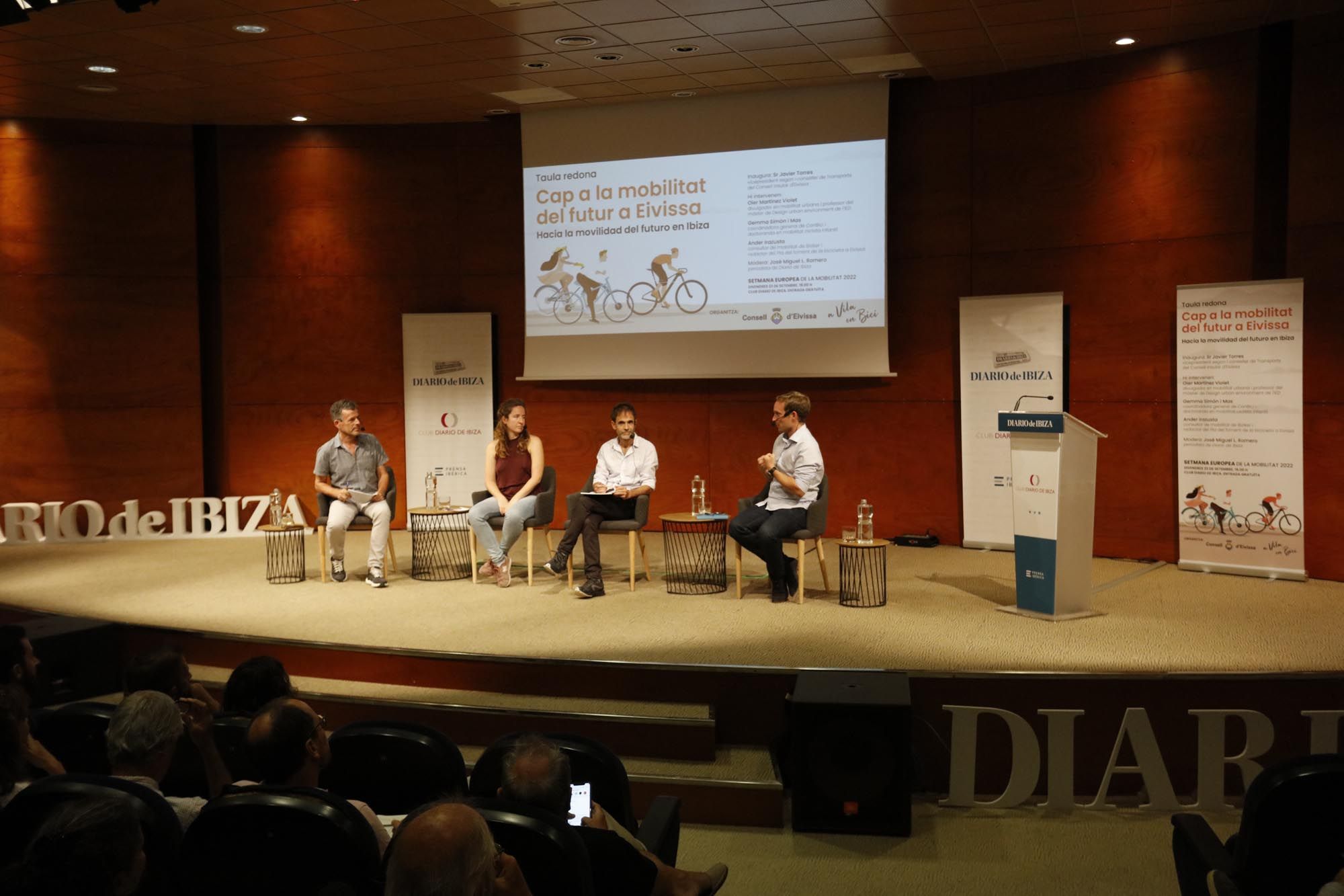 Imágenes de la mesa redonda ‘Hacia la movilidad del futuro en Ibiza’.