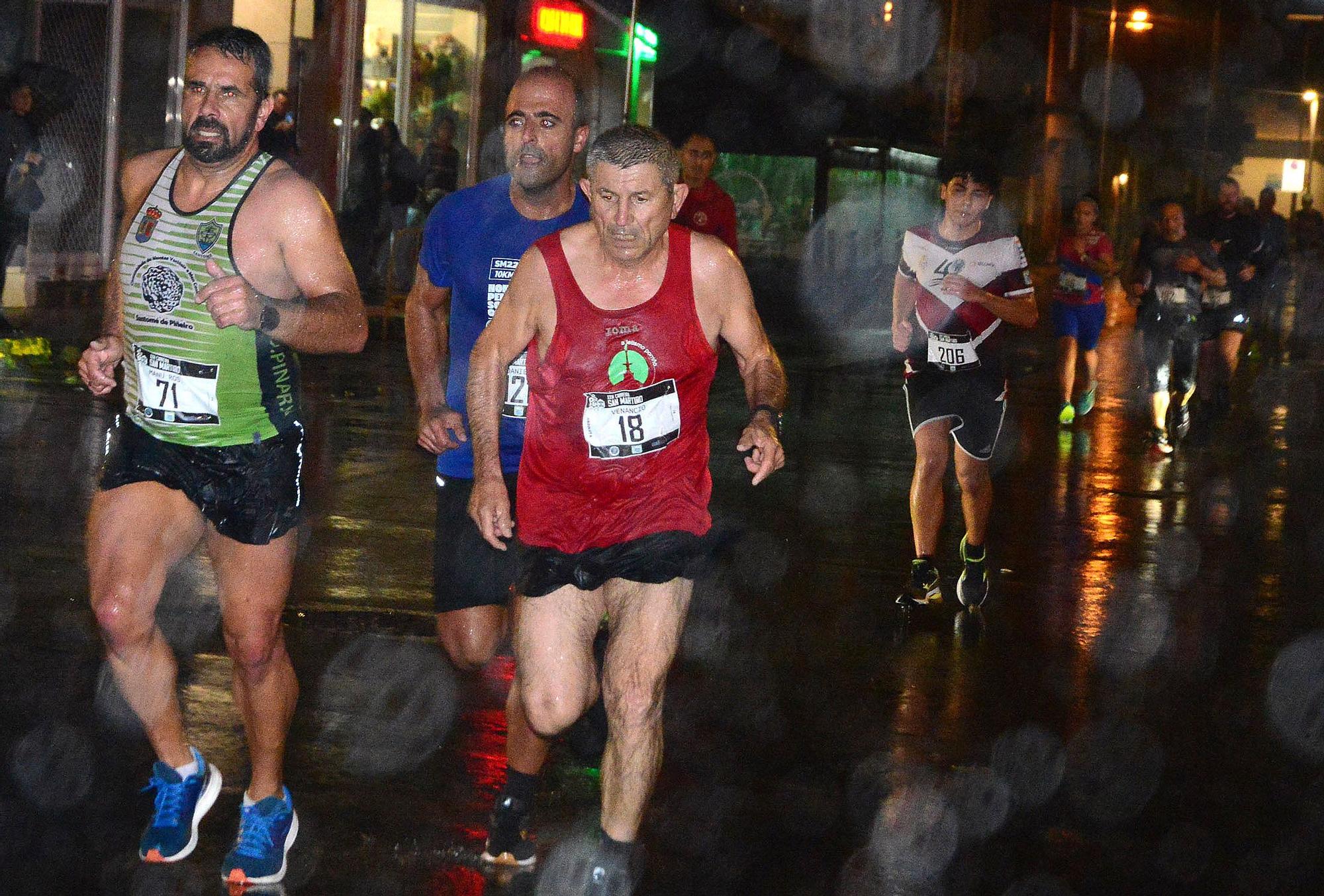 La XXVI Carreira San Martiño de Bueu, contra la lluvia y el viento