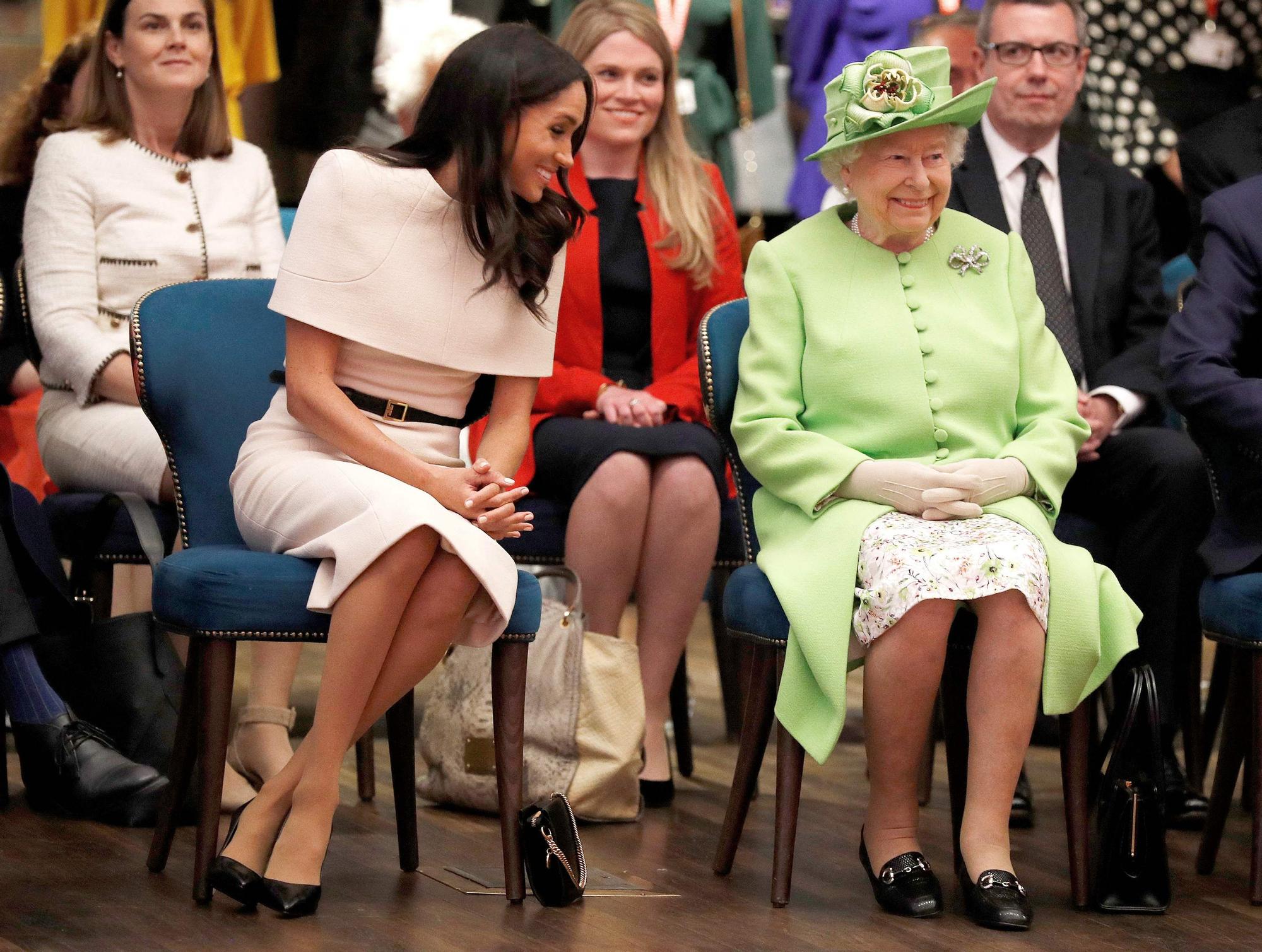 Meghan desliza una confidencia a la reina, cuando aún no se cruzaban puñales en público, en 2018.