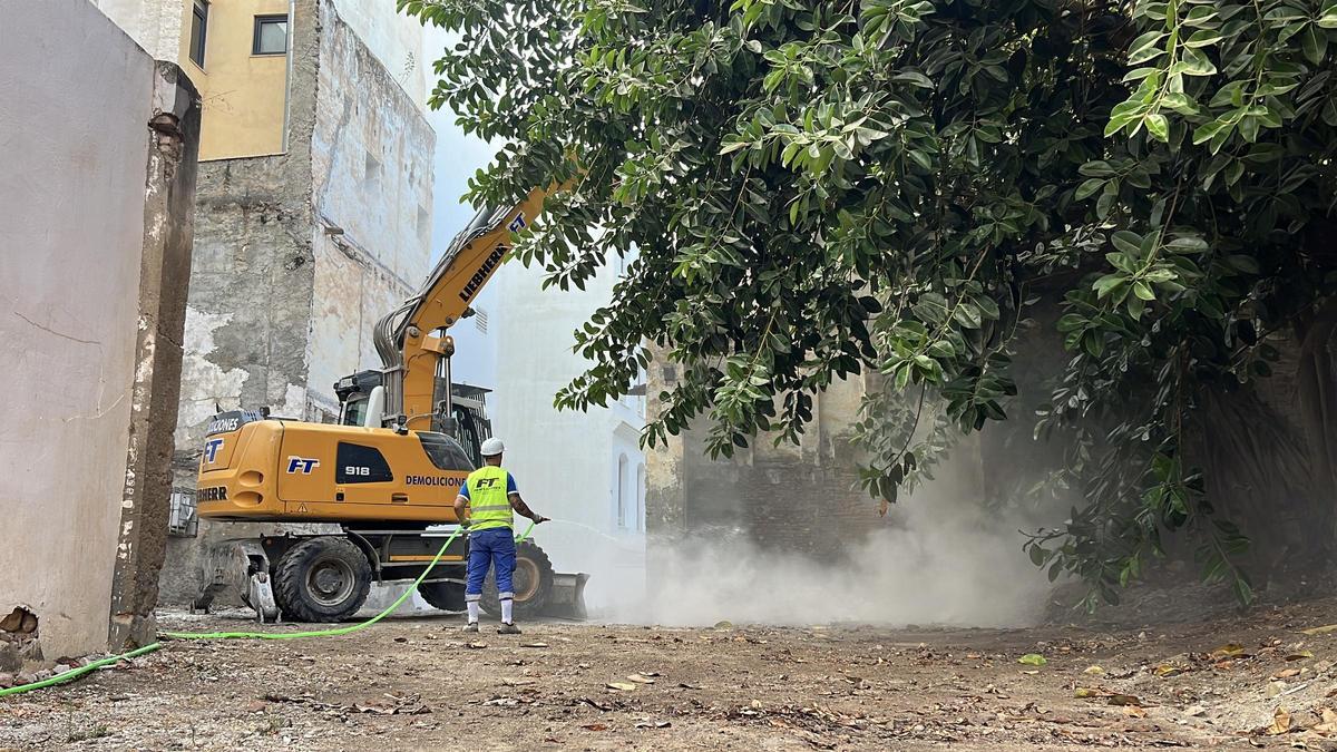 Demoliciones en Lagunillas, donde se construirán las VPO.