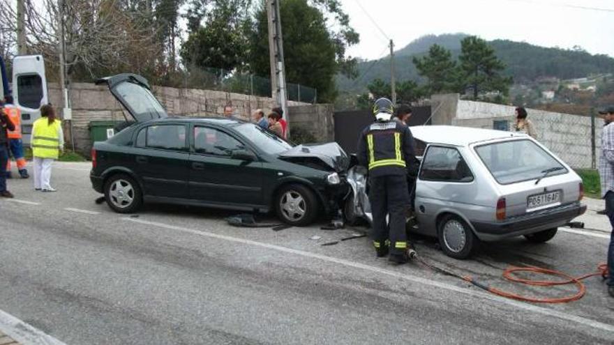 Colisión frontal en Gondomar. / loc