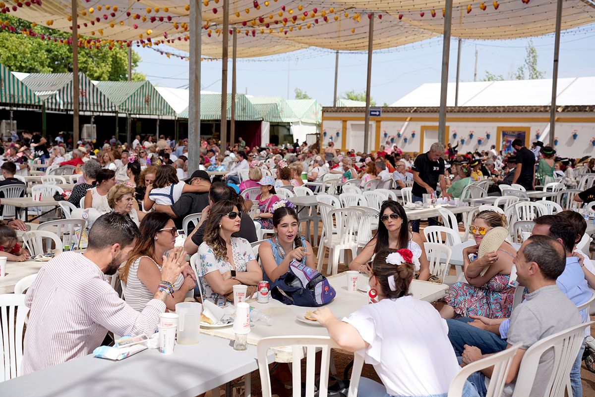 Un jueves brillante y soleado dispara la fiesta en El Arenal