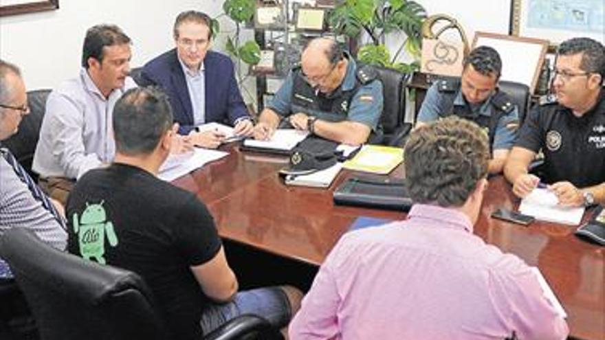 Empresarios de Peñíscola urgen más patrullas contra el ‘top manta’